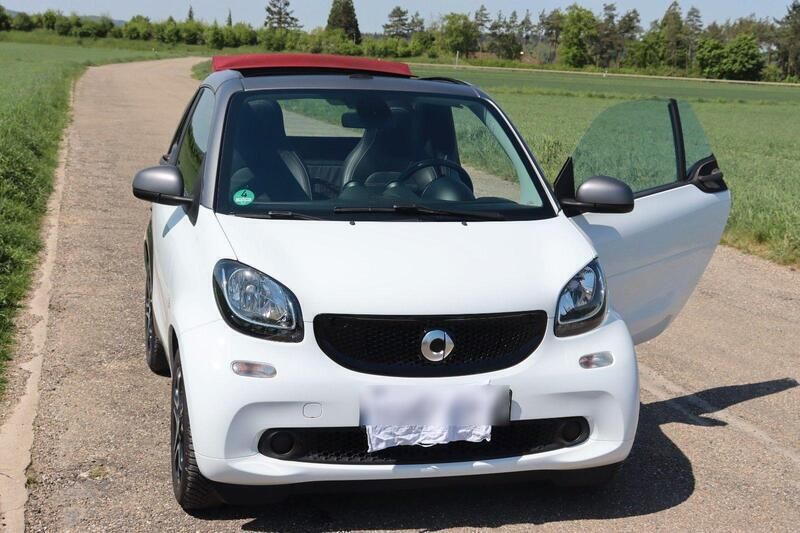 Weiß Gebraucht 2017 Smart ForTwo Coupé Passion Cabrio | 12.299 € (Teuer) - Bild 1/4
