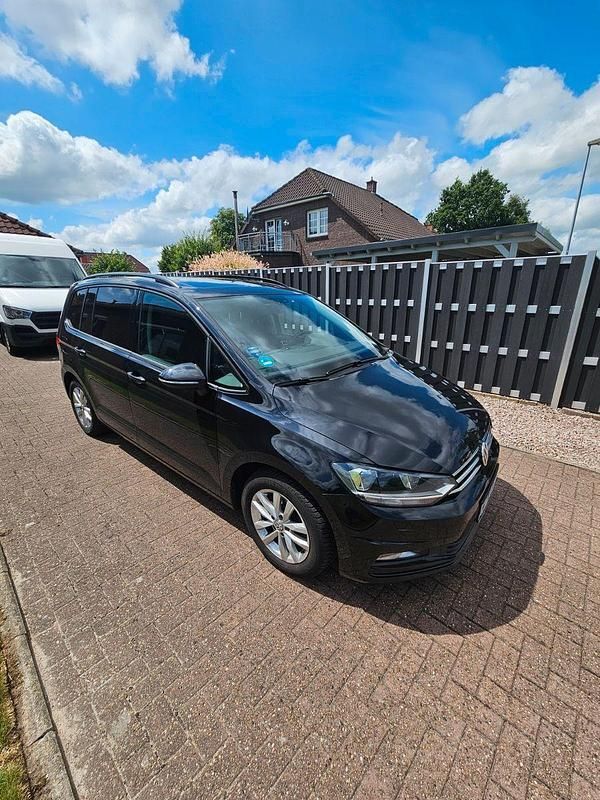 Schwarz Gebraucht 2017 VW Touran Sound Van / Kleinbus | 18.000 € (Fairer Preis) - Bild 1/4