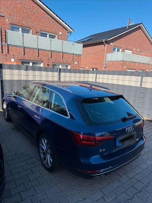 Gebraucht Audi A4 Comfort 190 PS (139 kW) 2016 Blau Kombi