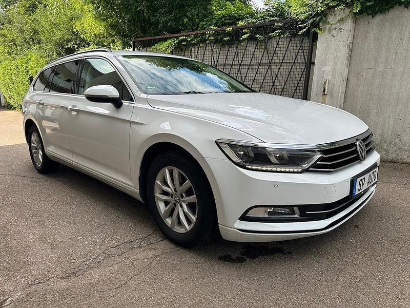 Gebraucht VW Passat Comfortline 150 PS (110 kW) 2018 Weiß Limousine