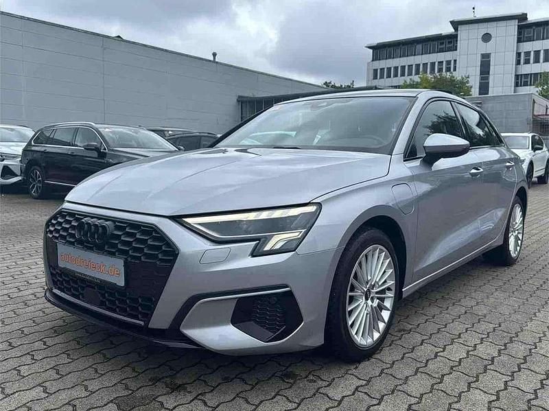 Florettsilber metallic Gebraucht 2022 Audi A3 e-tron S-Line Kleinwagen | 26.950 € (Fairer Preis) - Bild 1/2