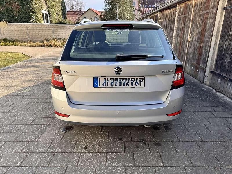 Gebraucht Skoda Fabia Style 95 PS (69 kW) 2019 Grau Kombi