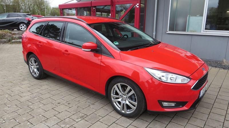 Gebraucht Ford Focus Business Edition 125 PS (91 kW) 2018 Rot Kombi