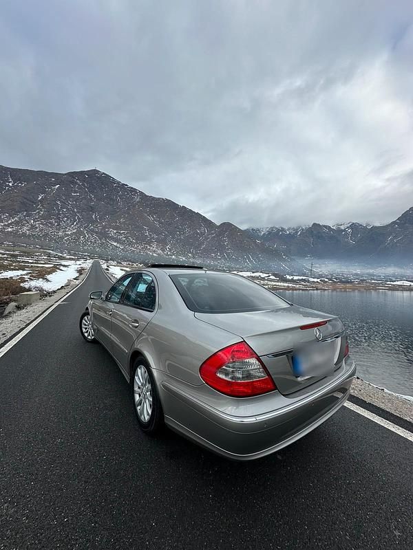 Gebraucht Mercedes E280 190 PS (139 kW) 2007 Grau Limousine