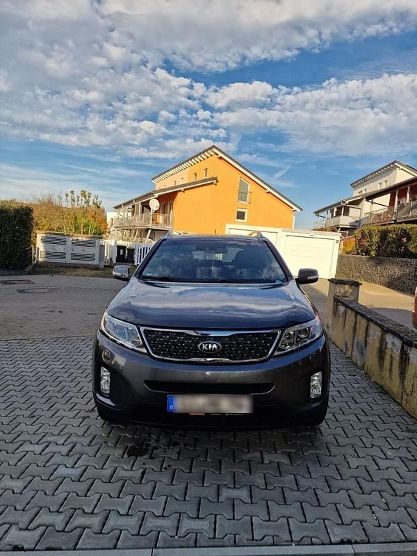 Grau Gebraucht 2014 Kia Sorento SUV | 12.999 € (Fairer Preis) - Bild 1/4
