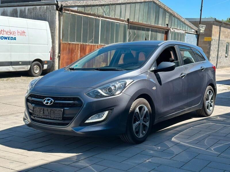 Grau Gebraucht 2015 Hyundai i30 Trend Kombi | 5.990 € (Guter Preis) - Bild 1/2