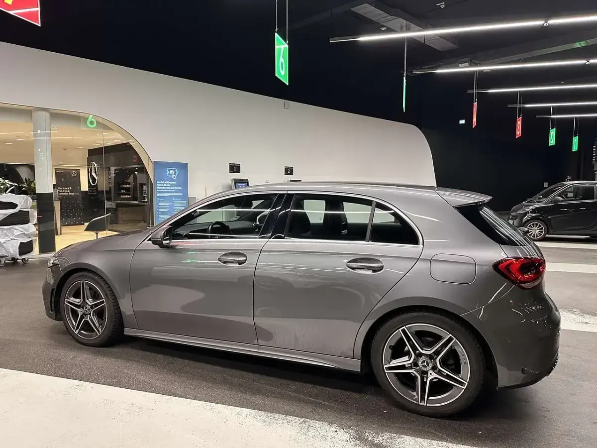 Gebraucht Mercedes A200 AMG line 163 PS (119 kW) 2021 Grau Kleinwagen