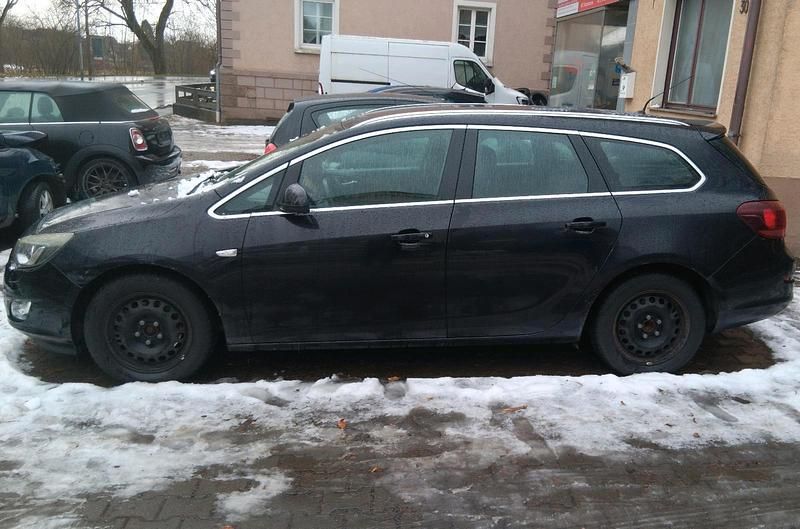 Gebraucht Opel Astra 179 PS (131 kW) 2011 Schwarz Kombi