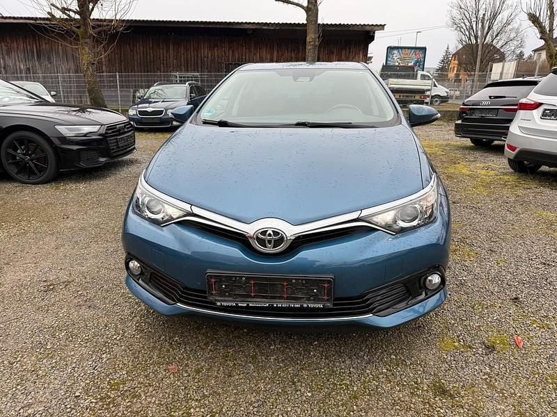 Blau Gebraucht 2017 Toyota Auris Limousine | 11.490 € (Fairer Preis) - Bild 1/4