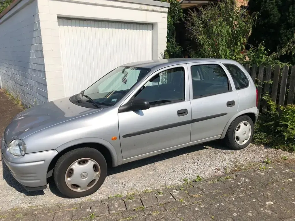 Gebraucht Opel Corsa 65 PS (47 kW) 1999 Silber Limousine