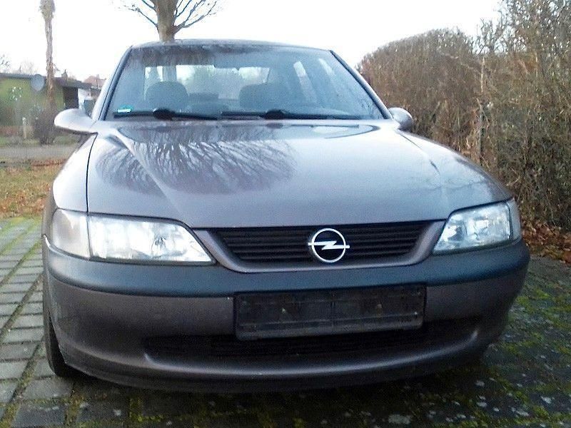 Braun Gebraucht 1997 Opel Vectra Limousine | 500 € - Bild 1/4