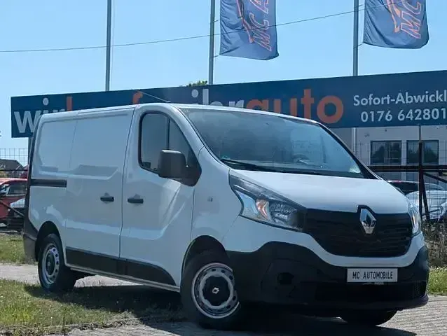 Gebraucht Renault Trafic Komfort 121 PS (88 kW) 2018 Weiß Van / Kleinbus