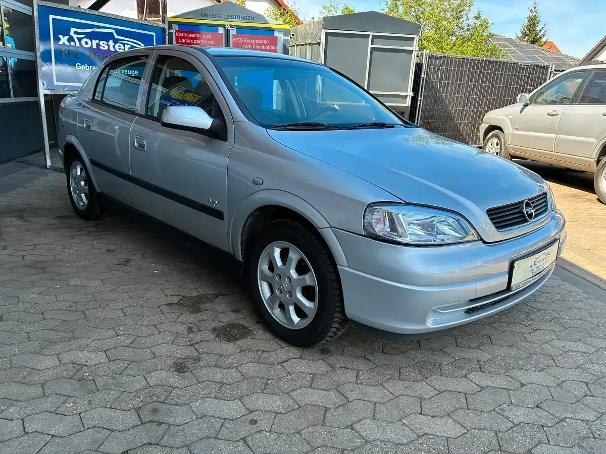 Gebraucht Opel Astra 103 PS (75 kW) 2003 Silber Limousine