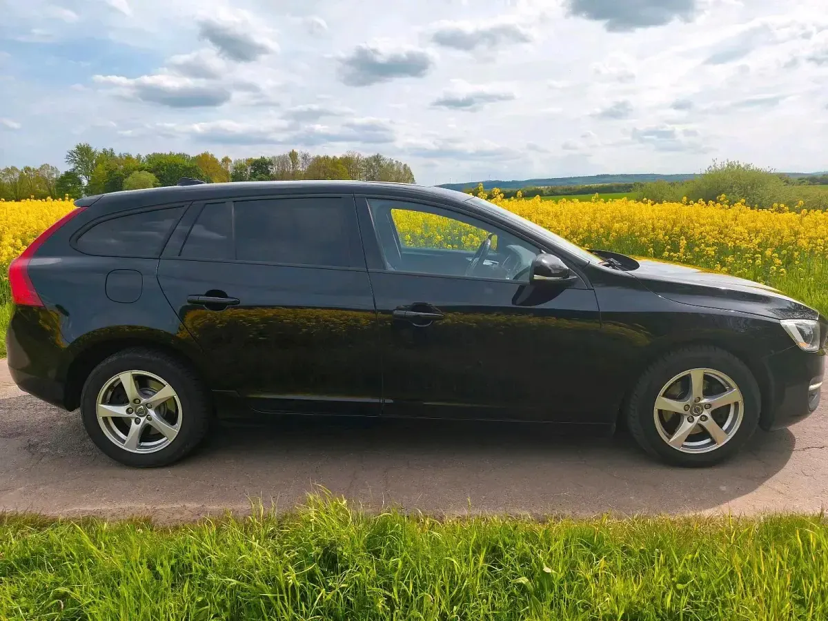 Second-hand Volvo V60 163 CP (119 kW) 2014 Negru Break