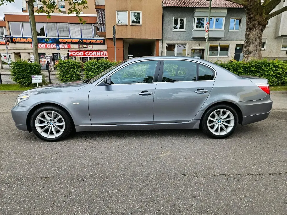 Gebraucht BMW 525 218 PS (160 kW) 2008 Grau Limousine