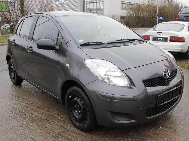 Gebraucht Toyota Yaris Cool 69 PS (50 kW) 2010 Grau Kleinwagen