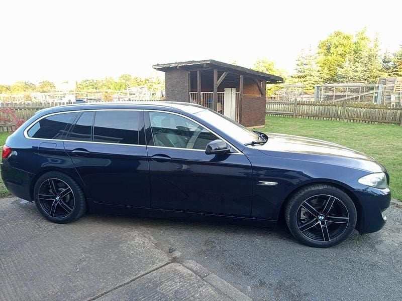 Gebraucht BMW 520 184 PS (135 kW) 2012 Schwarz Kombi