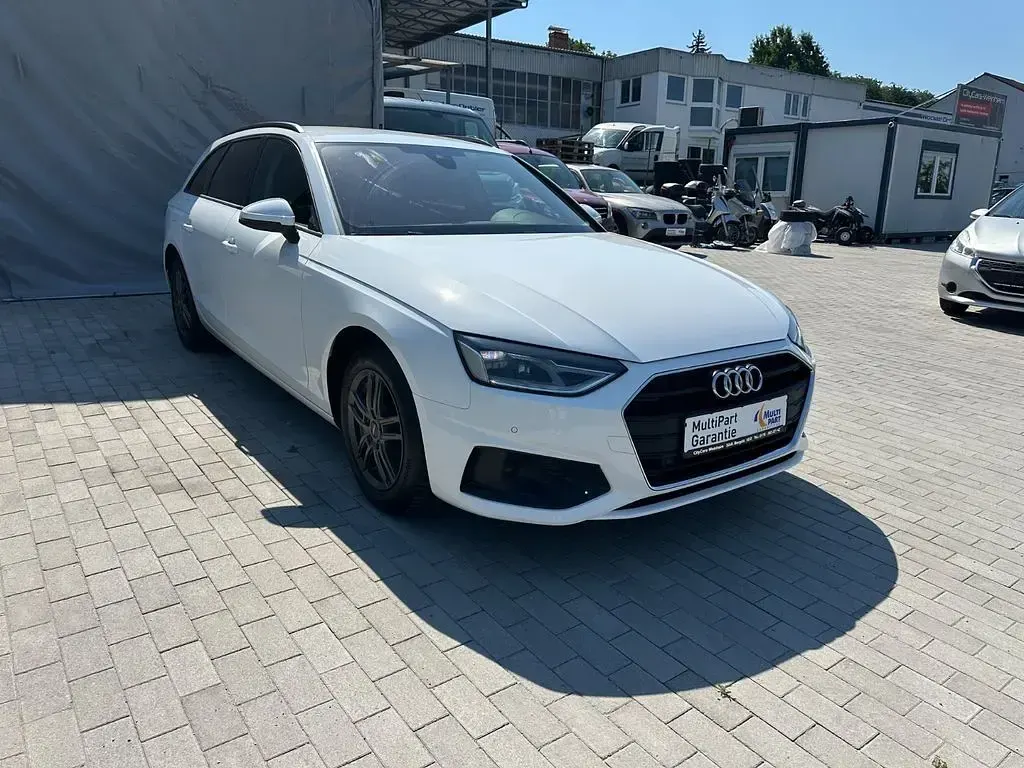 Gebraucht Audi A4 Basis 163 PS (119 kW) 2022 Ibisweiss Kombi
