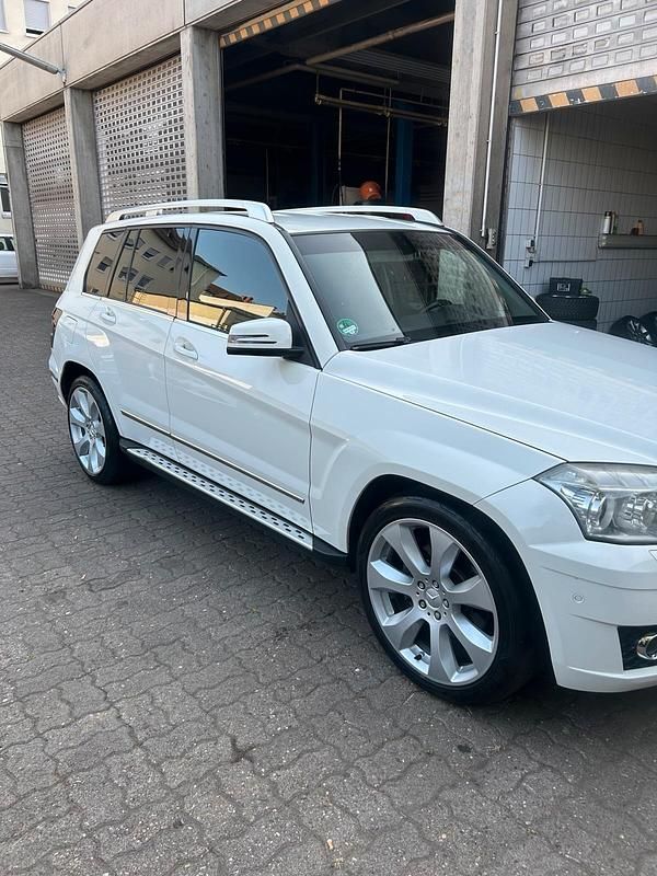 Gebraucht Mercedes GLK320 224 PS (164 kW) 2009 Weiß SUV