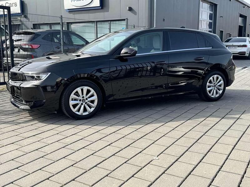 Gebraucht Opel Astra Elegance 131 PS (96 kW) 2023 Carbon schwarz metallic Limousine