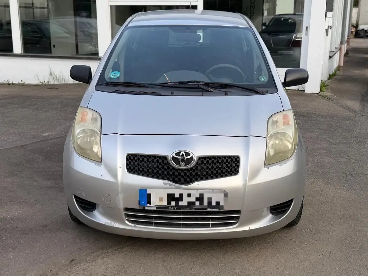 Gebraucht Toyota Yaris Cool 87 PS (63 kW) 2010 Silber Kleinwagen