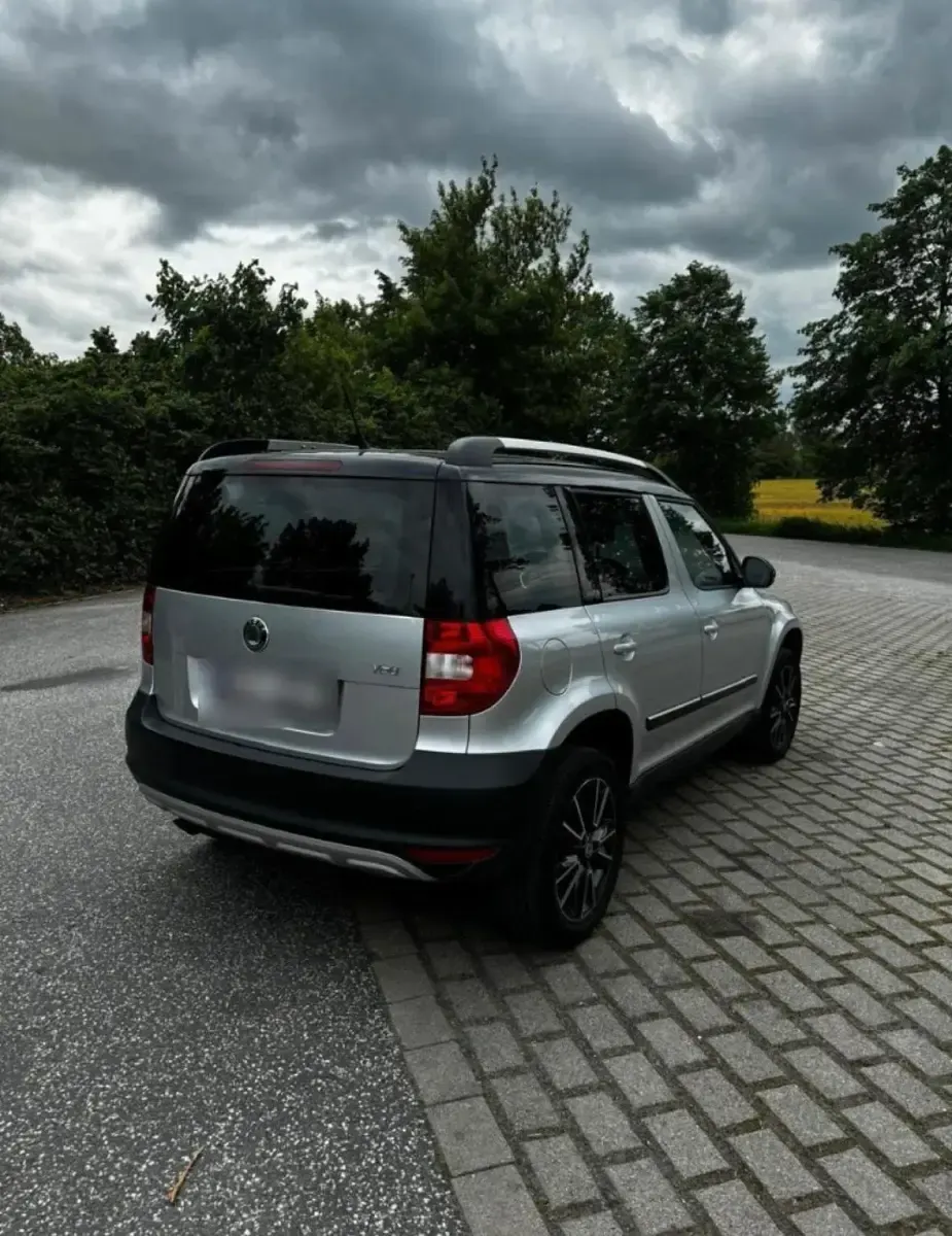 Gebraucht Skoda Yeti 105 PS (77 kW) 2013 Silber SUV