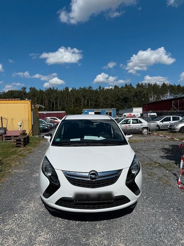 Weiß Gebraucht 2015 Opel Zafira Van / Kleinbus | 6.800 € (Guter Preis) - Bild 1/4