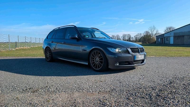 Gebraucht BMW 320 163 PS (119 kW) 2007 Grau Kombi