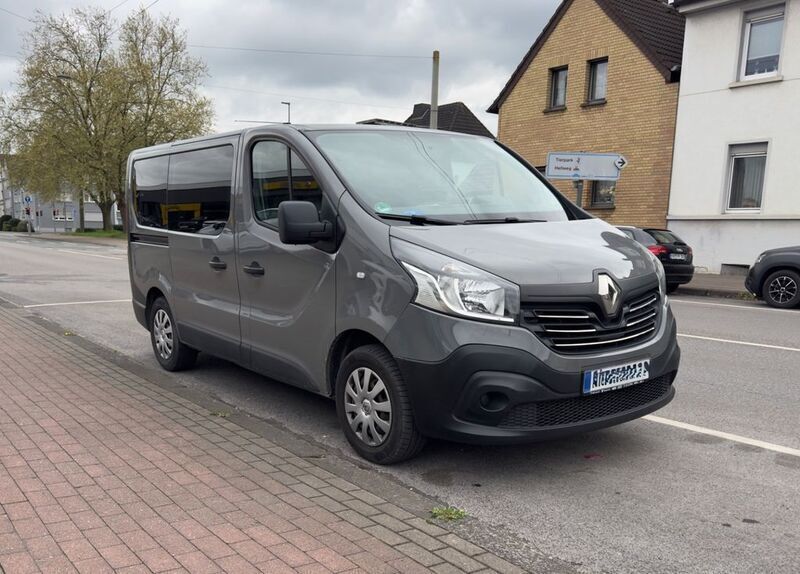 Grau Gebraucht 2016 Renault Trafic Expression Van | 17.600 € (Teuer) - Bild 1/4