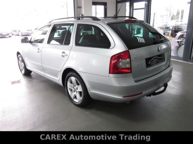 Gebraucht Skoda Octavia Elegance 140 PS (102 kW) 2013 Silber metallic Kombi