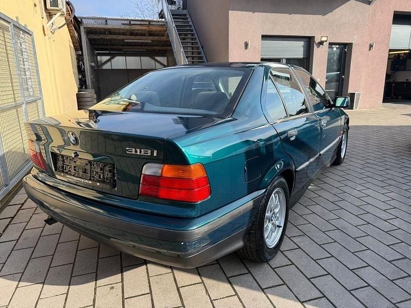 Używany BMW 318 116 KM (85 kW) 1997 Zielony Sedan/Limuzyna