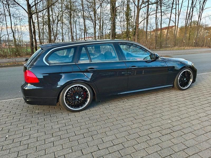 Gebraucht BMW 325 260 PS (191 kW) 2009 Schwarz Kombi