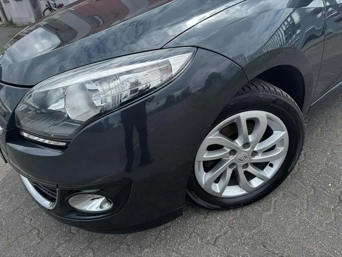 Gebraucht Renault Mégane Dynamique 110 PS (80 kW) 2013 Grau Limousine