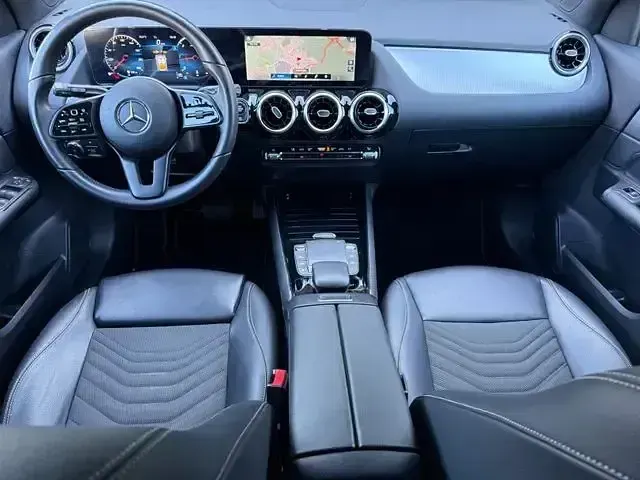 Gebraucht Mercedes GLA200 150 PS (110 kW) 2022 Mountaingrau  met. SUV