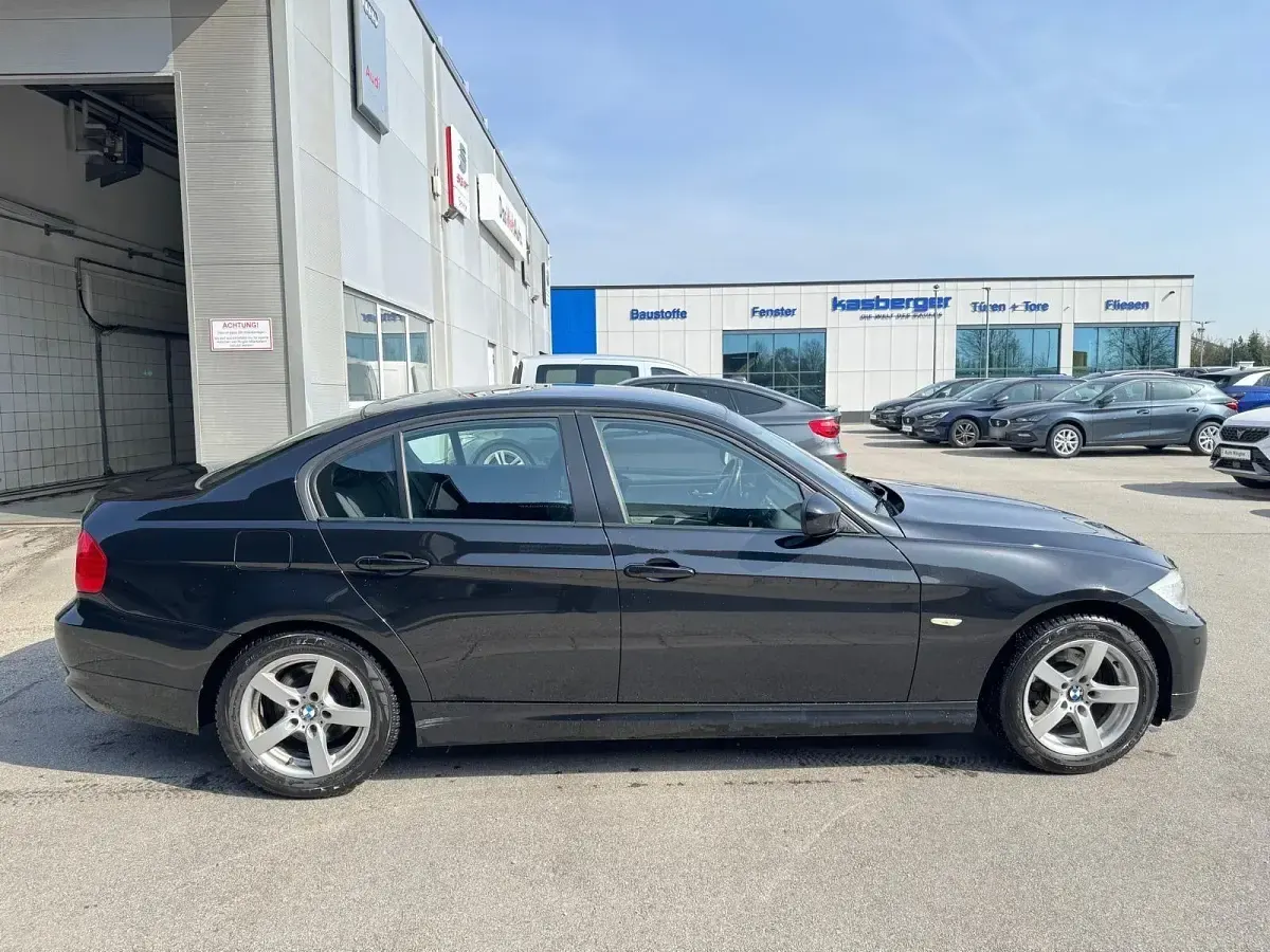 Gebraucht BMW 318 143 PS (105 kW) 2009 Schwarz Limousine