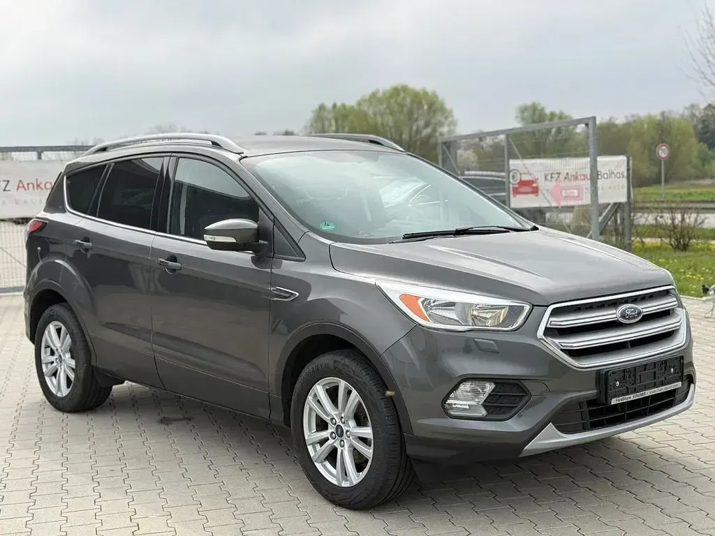 Używany Ford Kuga Trend 150 KM (110 kW) 2017 Szary SUV
