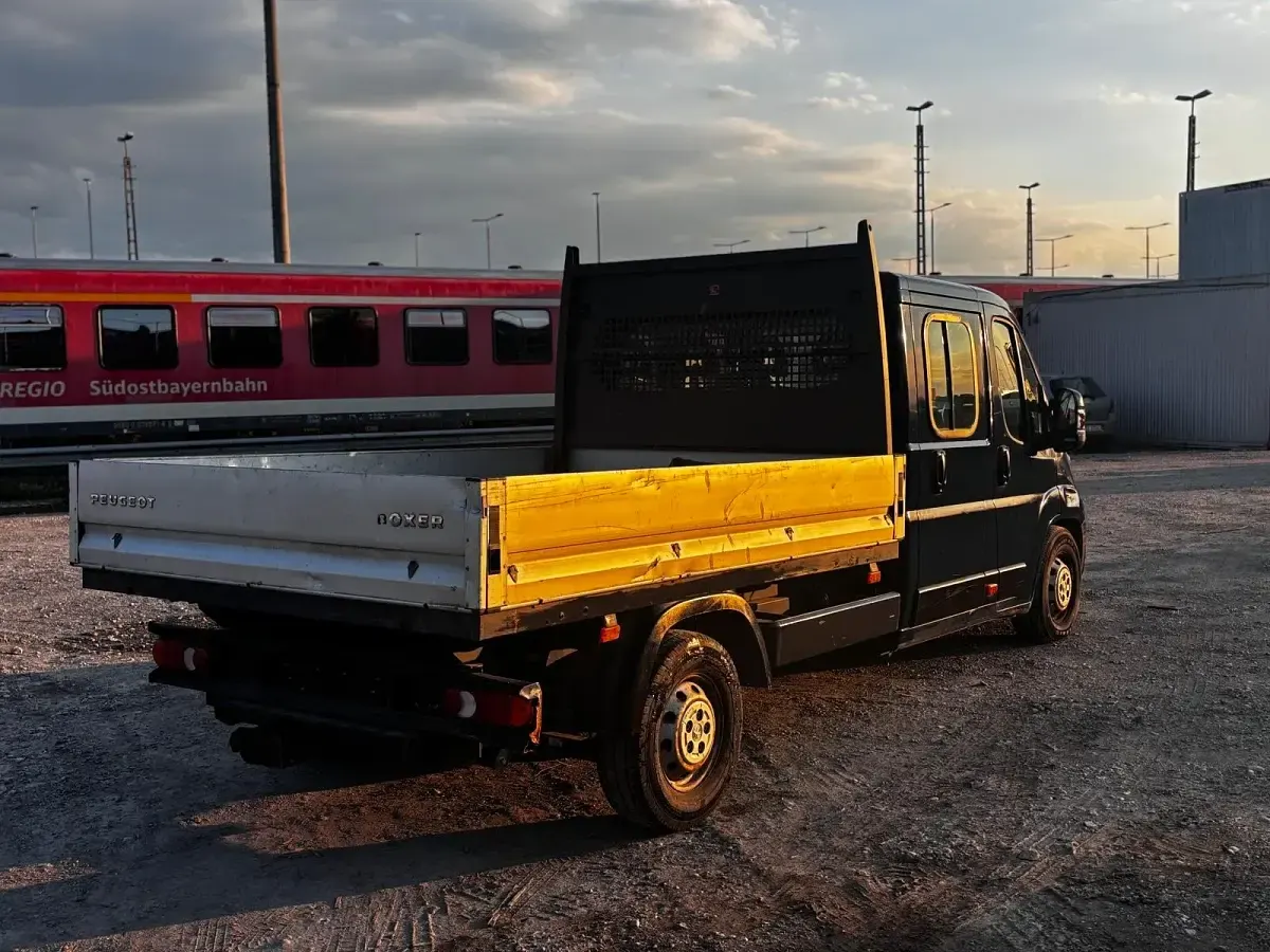 Gebraucht Peugeot Boxer 163 PS (119 kW) 2019 Blau Van