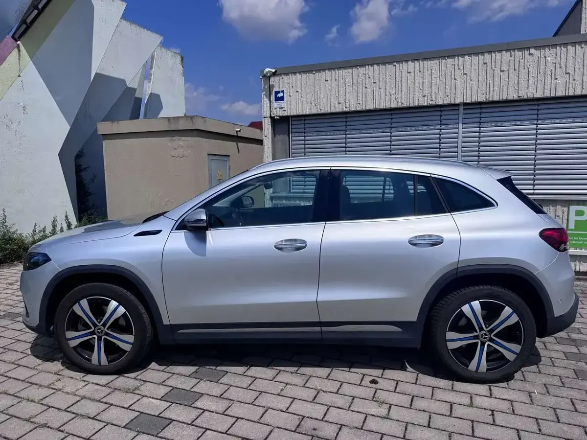 Gebraucht Mercedes EQA250 Progressive 139 kW (190 PS) 2021 Silber SUV