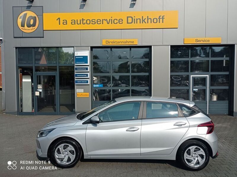 Silber Gebraucht 2022 Hyundai i20 Select Kleinwagen | 13.780 € (Fairer Preis) - Bild 1/4