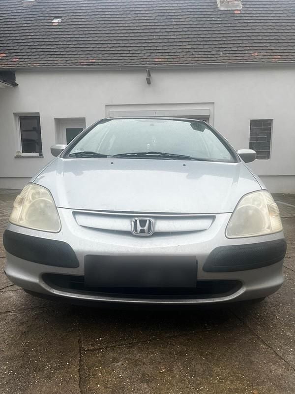 Käytetty Honda Civic 90 HP (66 kW) 2002 Hopea Viistoperä