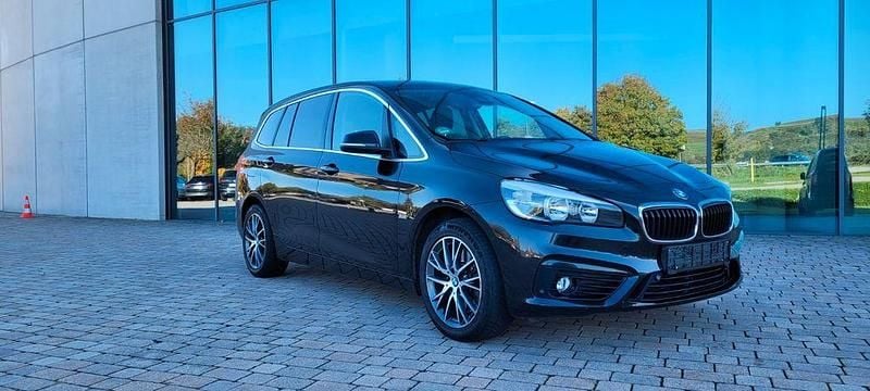 Schwarz Gebraucht 2017 BMW 220 Gran Tourer Sport Line Van / Kleinbus | 18.200 € (Guter Preis) - Bild 1/4