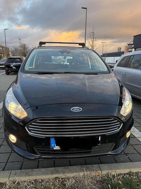 Gebraucht Ford S-MAX Titanium 150 PS (110 kW) 2018 Schwarz Van / Kleinbus
