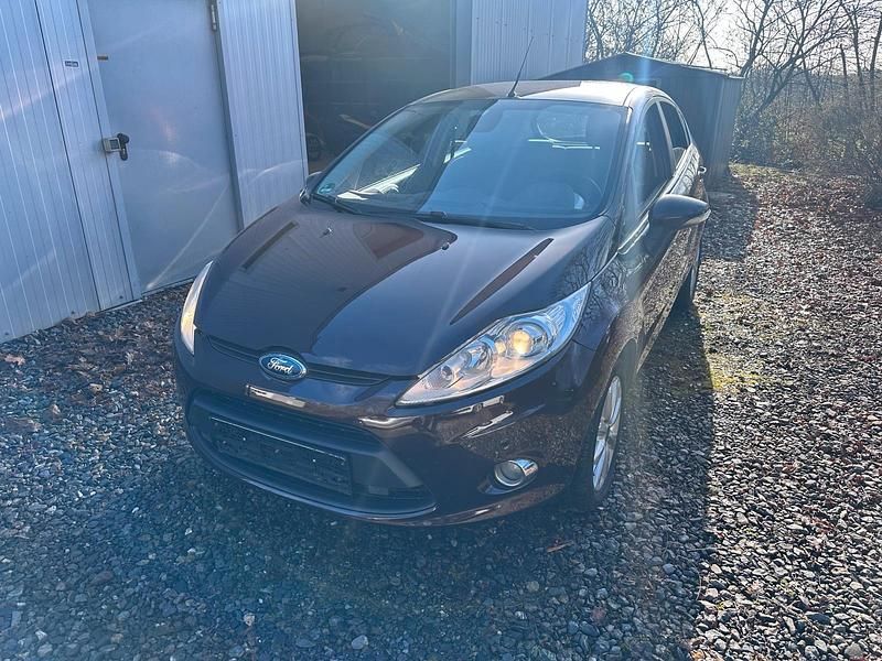 Gebraucht Ford Fiesta Titanium 82 PS (60 kW) 2009 Rot Kleinwagen