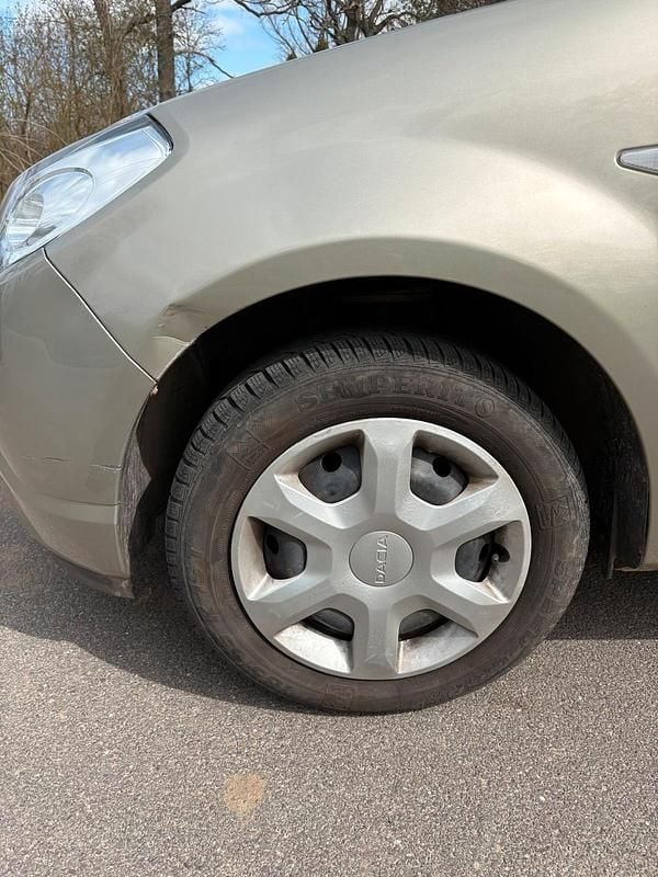 Gebraucht Dacia Sandero 75 PS (55 kW) 2008 Grau Kleinwagen