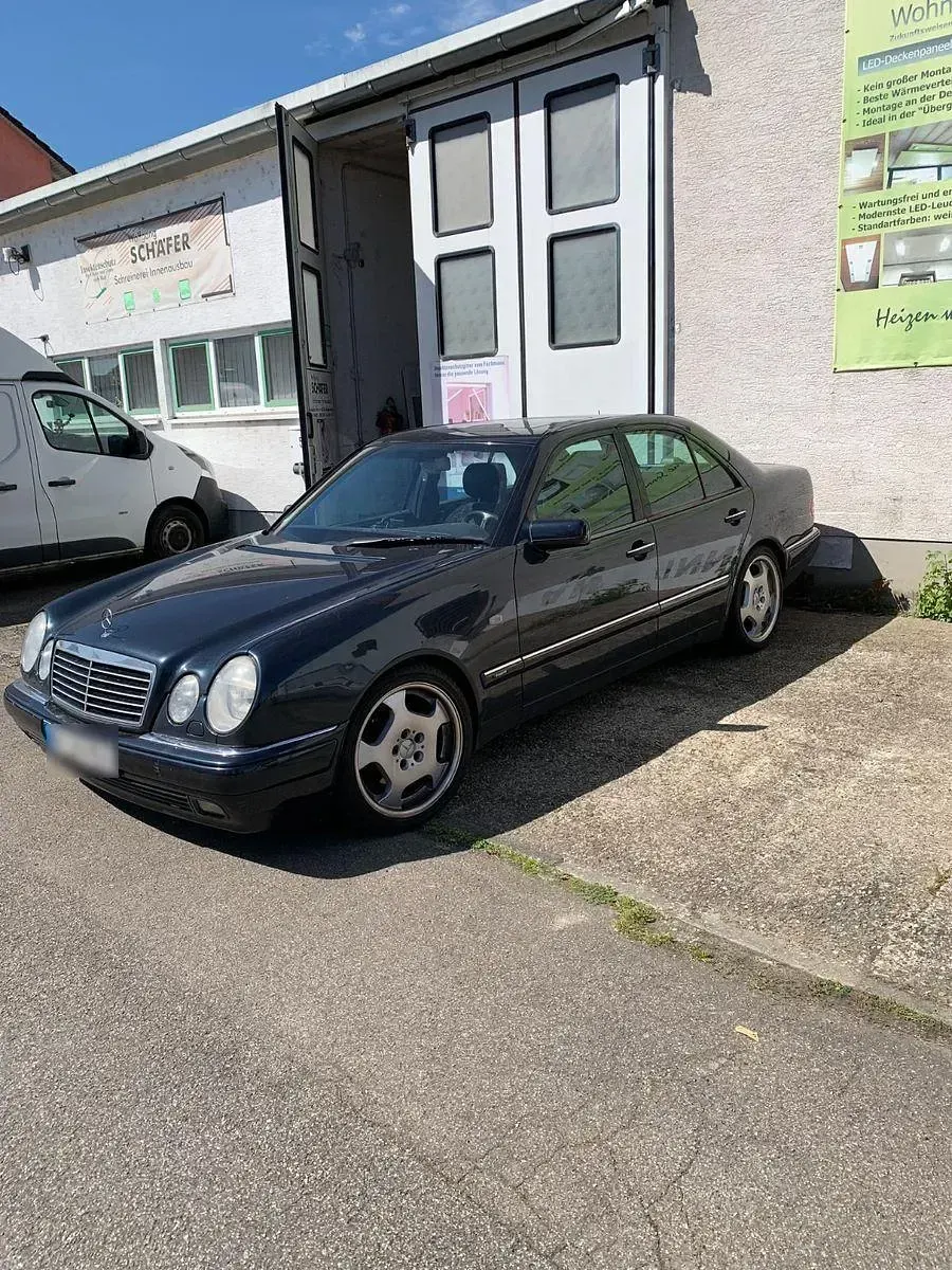 Gebraucht Mercedes E320 Avantgarde 220 PS (161 kW) 1996 Schwarz Limousine