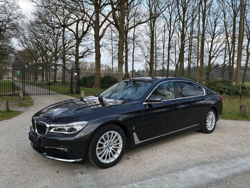 Second-hand BMW 740 258 CP (189 kW) 2017 Gri Berlinǎ
