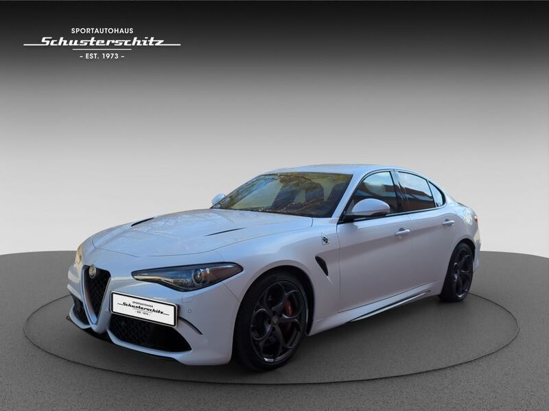 Weiß Gebraucht 2017 Alfa Romeo Giulia Quadrifoglio Limousine | 69.950 € - Bild 1/4