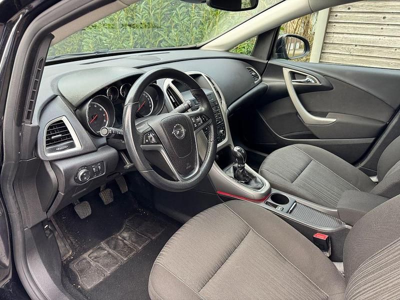 Gebraucht Opel Astra Sport 116 PS (85 kW) 2011 Schwarz Kombi