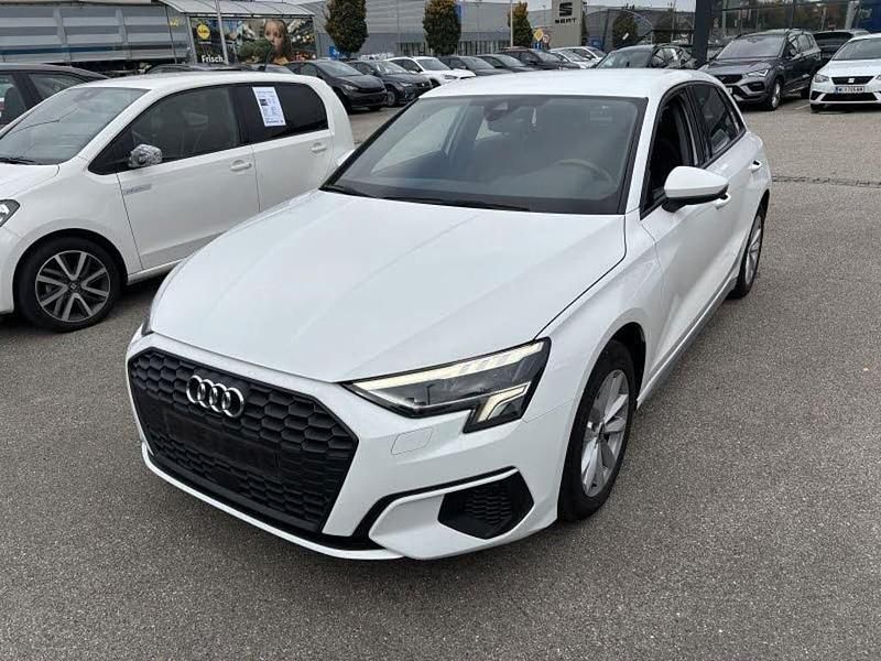 Weiß Gebraucht 2021 Audi A3 Limousine | 16.560 € (Superpreis) - Bild 1/4
