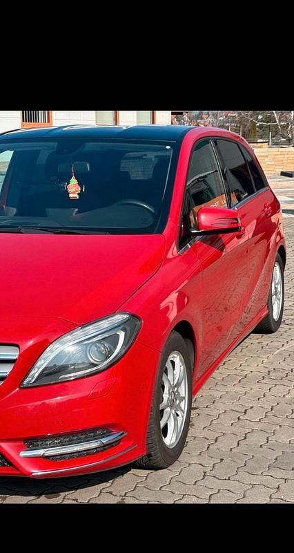 Gebraucht Mercedes B200 140 PS (102 kW) 2013 Rot Van / Kleinbus